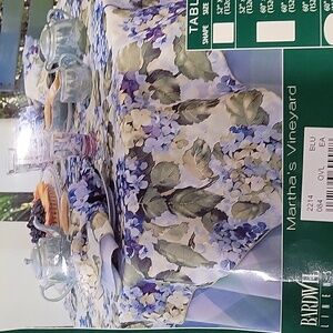 Tablecloth Oval 60x84 7 napkins 10 rings Martha's Vineyard
